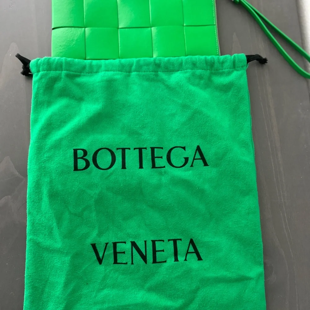 Bottega Veneta Pouch Bag - Picture 4 of 11